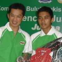 Ajari Aku Backhand Smash, Taufik