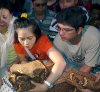 Berdoa di Samping Jenazah Bilqis, Menkes Sampaikan Duka 