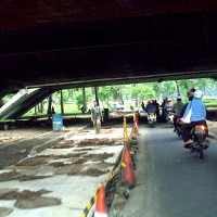 Brakk! Dua Honda Jazz Tabrakan Di Kolong Semanggi 