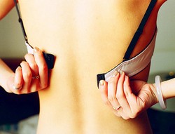 Pilih Bra Sesuai Lekuk Tubuh