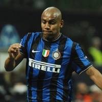Maicon Bantah Telat karena Pesta 