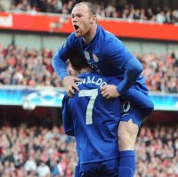 Alves: Rooney Lebih Baik dari Ronaldo 