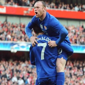 Alves: Rooney Lebih Baik dari Ronaldo 