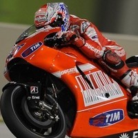 Stoner Memimpin, Lorenzo & Rossi Menguntit