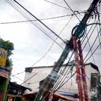 Tiang Listrik Roboh, Lebak Bulus menuju Ciputat Macet