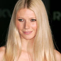 Gwyneth Paltrow Kasihan Pada Brad Pitt