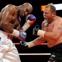 Holyfield Menang TKO di Ronde 8