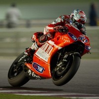 Ungguli Rossi, Stoner Pole Position