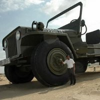 Syekh Arab Bangun Jeep Willys Raksasa