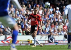 Giggs Enggan Lempar Handuk