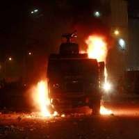 Seorang Satpol PP yang Terkepung Diselamatkan Ambulans