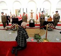 Jenazah Lech Kaczynski Disemayamkan