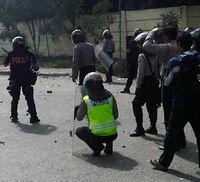 Bentrok Merembet ke Depan RS Koja