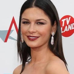 Berusia 40 Tahun, Catherine Zeta Jones Masih Berani Bugil