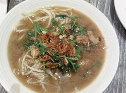 Slruup... Gurih Hangat Mi Kangkung