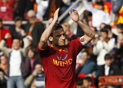 Totti Ditinggalkan Azzurri