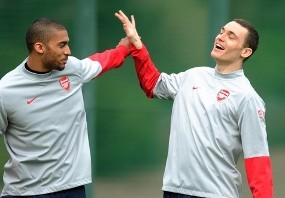 Acungan Jempol untuk Vermaelen