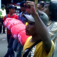  Kantor Foke Diciprati Darah & Digentayangi Pocong