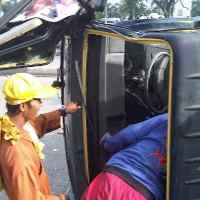 Jarah Bangkai Mobil, Tangan Imam Terluka