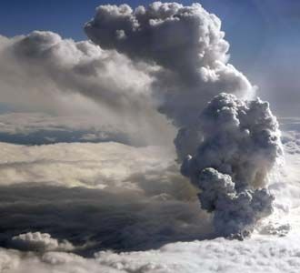 Abu Vulkanik Batalkan Penerbangan