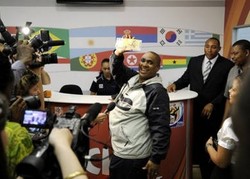 Penjualan Langsung Tiket Ricuh