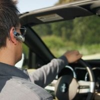 Nyetir Pakai Hands-free Sama Bahayanya dengan Mabuk 