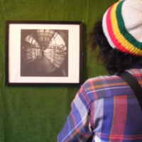 Mengintip Potret Kehidupan dari Kamera Plastik dan Mainan