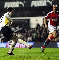 Arsenal Keok di Markas Spurs