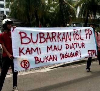 Demo Bubarkan Satpol PP