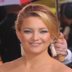 Memperbesar Payudara, Kate Hudson Merasa Bodoh