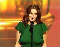 Drew Barrymore Saltum Karena Ukuran Dada