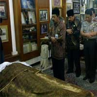 Konjen AS dan Veteran Melayat ke Rumah Duka