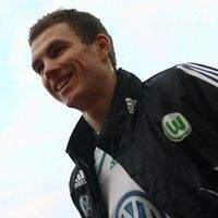 Menunggu Jawaban Dzeko