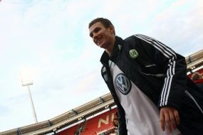 Menunggu Jawaban Dzeko