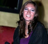 Nadine Chandrawinata Berbaju Ungu