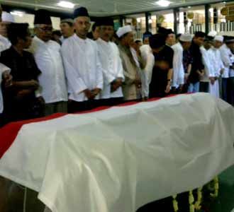 Jenazah HM Noer Disalati