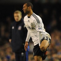 Ashley Cole Comeback dari Bench