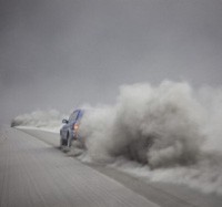 Cari Jalan Pulang, Para Pelancong Gunakan Taksi Hingga Sepeda 