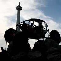 Menaklukkan Tumpukan Batu Cadas di Monas