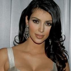 Kim Kardashian Berpayudara Besar Sejak Usia 11 Tahun