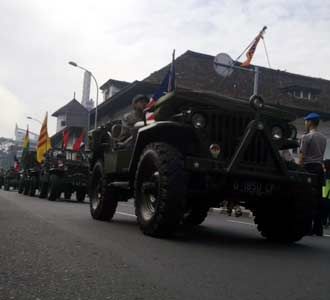 Bendera Peserta KAA Diarak