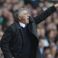 Ancelotti Bantah Panik