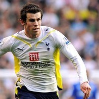 Sayap Spurs Sayat Chelsea