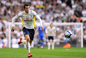 Sayap Spurs Sayat Chelsea