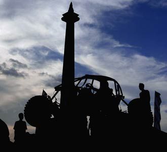 Menaklukkan Batu Cadas di Monas