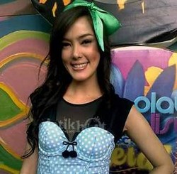 Cathy Sharon Kepergok Pulang dari Bali Bersama Ridho Rhoma