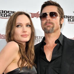 Jolie Sibuk Syuting, Brad Pitt Kabur Liburan