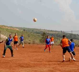 Pererat Hubungan Dengan Sepakbola
