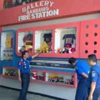 Kalahkan Superman dengan Jubah Damkar