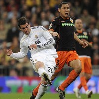 Tundukkan Valencia, Madrid Dekati Barca